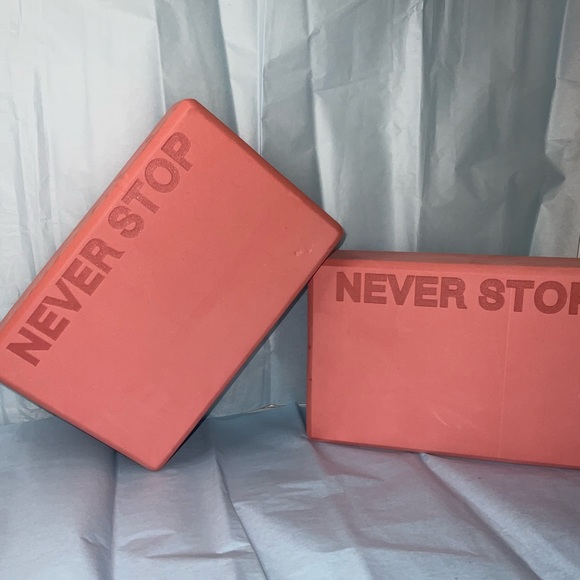 NEVER GIVE UP Motivational Yoga Blocks. - Picture 2 of 5